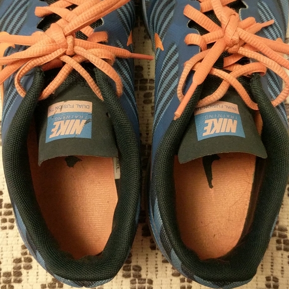 Nike Tennis Shoes - Picture 6 of 9